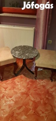 Kisasztal, 2db puff székkel