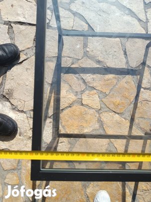 Kisasztal üveglappal 50x50x50cm fekete, fém kerettel