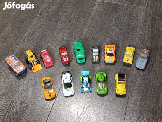 Kisautók 14 db