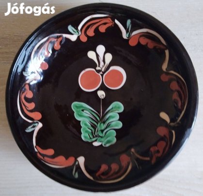 Kisebb, mázolt fali tálka 20260328