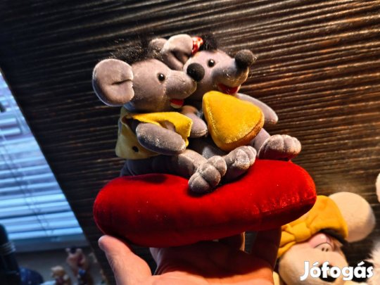 Kisegérpár szivecskén plüss