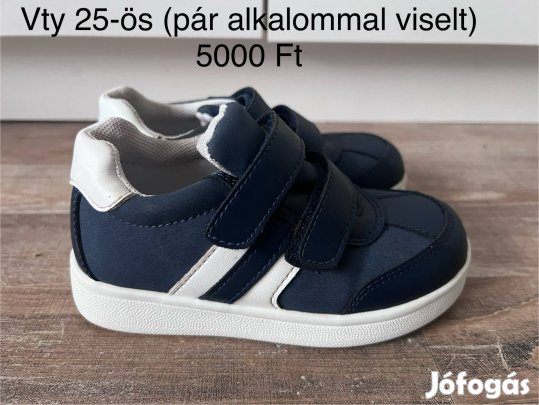 Kisfiú sportcipő 25-ös