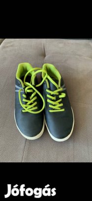 Kisfiú sportcipő (30-as, Kipsta)