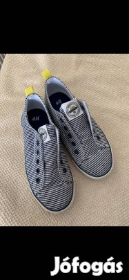 Kisfiú utcai cipő (32-es, vagány)