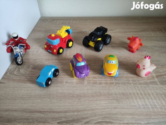 Kisfiúnak való műanyag játékok