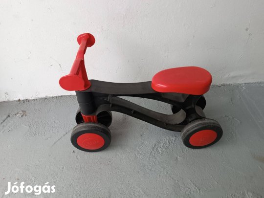 Kisgyerek műanyag bicikli