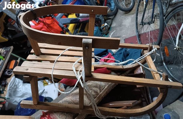 Kisgyermek szánkó, baba szánkó, háttámlás szánkó