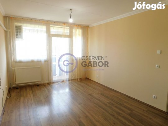 Kishegyesi úton, 61 m2-es, 2. emeleti, étkezőkonyhás lakás eladó