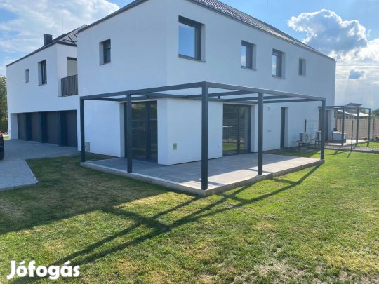 Kishomok szívében eladó új építésű kertkapcsolatos lakás