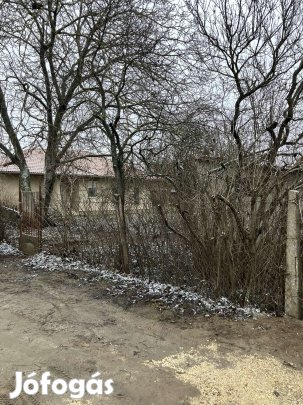 Kiskertvárosi telek eladó