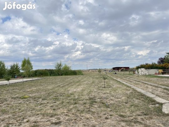 Kiskörei 2855 nm-es telek eladó
