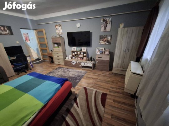 Kiskunfélegyháza, belvárosi másfél szobás házrész