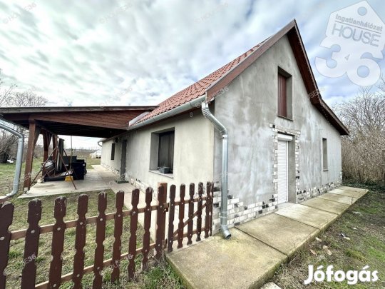 Kiskunfélegyháza külterületén 92 m-es felújított tanya eladó!