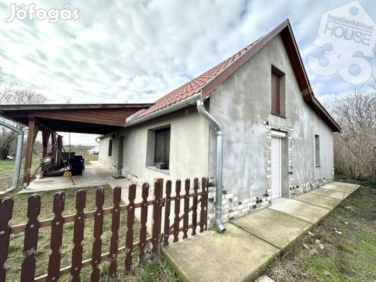 Kiskunfélegyháza külterületén 92 m-es felújított tanya eladó!