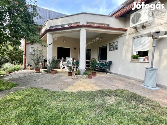Kiskunfélegyházai eladó 204 nm-es ház