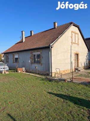 Kiskunhalas 2 lakrészes családi ház