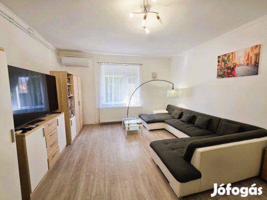 Kiskunhalas Felsőváros, felújított 2 szintes ikerház eladó!