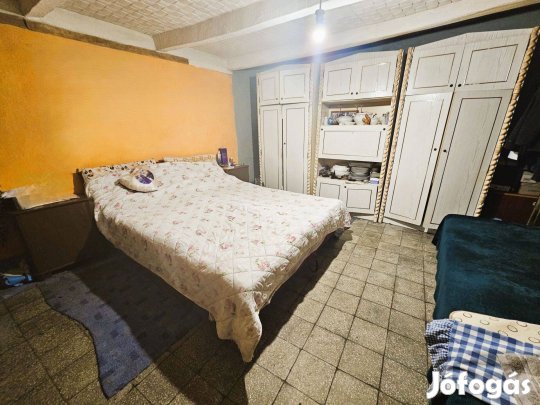 Kiskunhalas Felsővárosban 2 szobás családi ház!