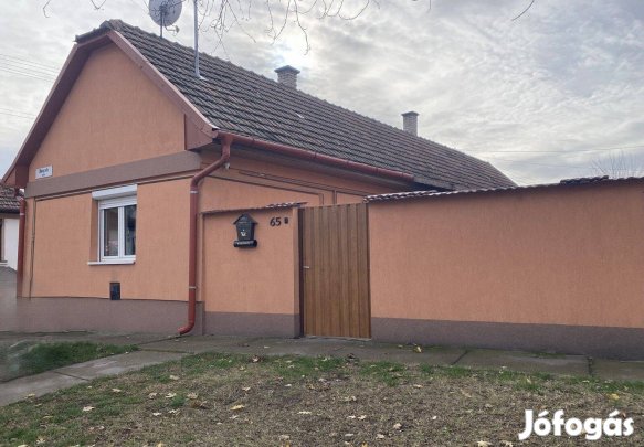 Kiskunhalas Tabán városrészben 2 szobás családi ház eladó!