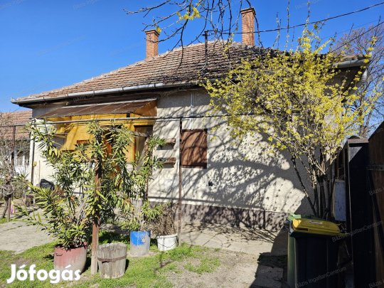 Kiskunhalas Tabán városrészben kétgenerációs ház eladó