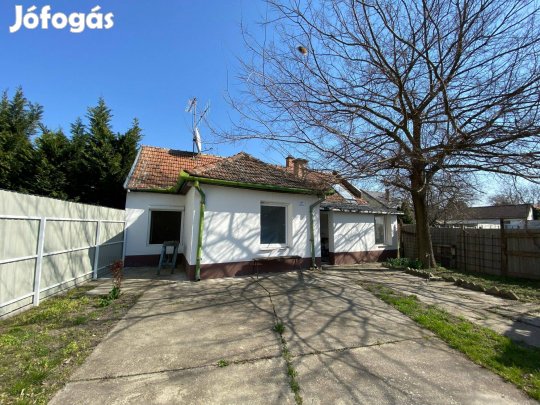 Kiskunhalas belvárosban felújítás alatt álló 2,5 szobás családi ház!