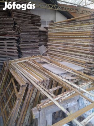 Kiskunhalasi domino sárga építési állvány