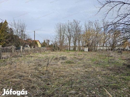 Kiskunhalason 800 m2-es telek eladó