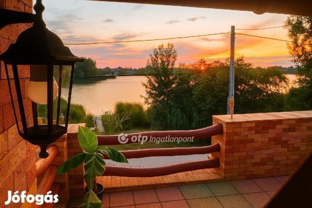 Kiskunlacházai eladó 137 nm-es ház