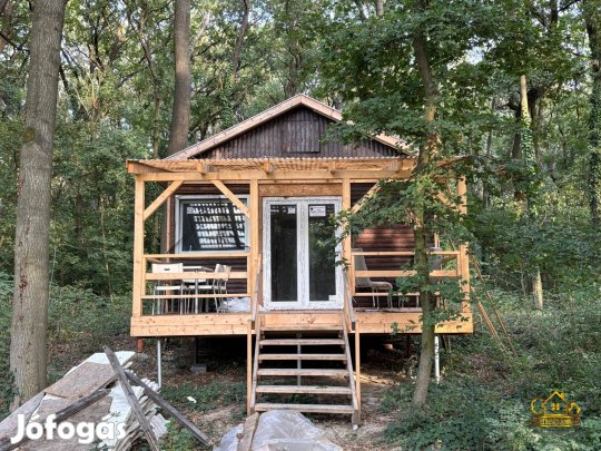 Kiskunlacházán 553 m2-es telek, 32 m2-es faházzal! 1177