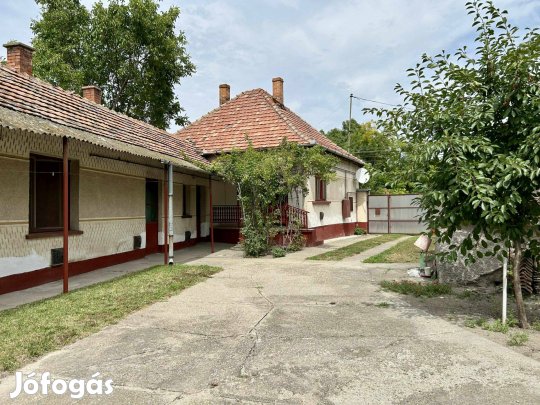 Kiskunmajsán Szabadkai út elején családi ház eladó!
