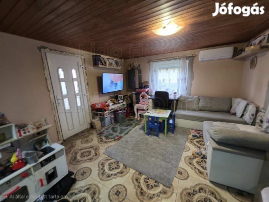 Kislángon hitelképes, két szobás, nappalis családi ház eladó!