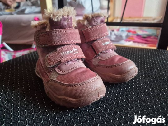 Kislány 21-es bakancs