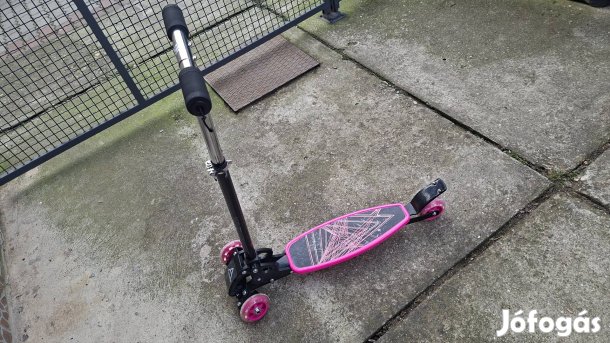Kislány 3 kerekű roller