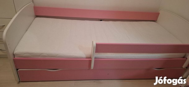 Kislány ágy matraccal, ágyneműtartóval, leesésgátlóval