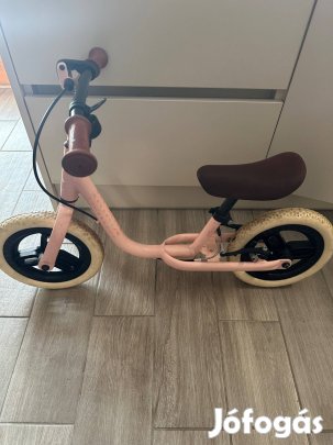 Kislány futóbicikli