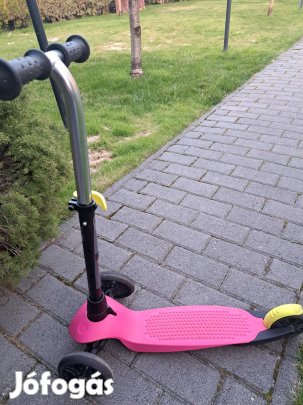 Kislány háromkerekű roller 