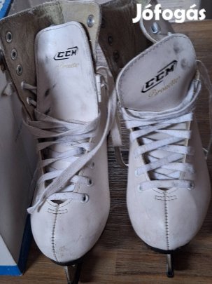 Kislány jégkorcsolya