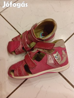 Kislány zárt szandál 28-as