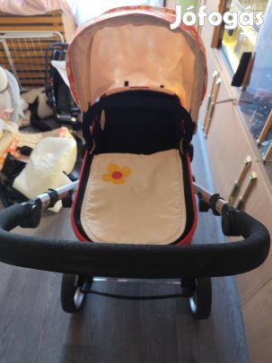 Kislányos babakocsi