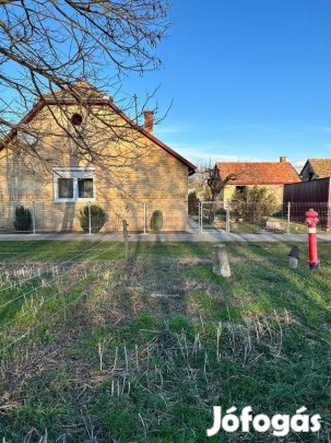 Kislippói eladó 80 nm-es ház
