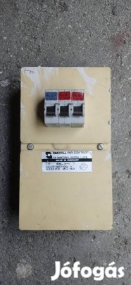 Kismegszakító doboz kismegszakítókkal, lakáselosztó