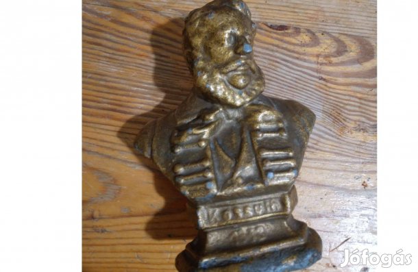 Kisméretű Kossuth szobor