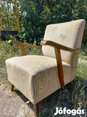 Kisméretű, keskeny fotel