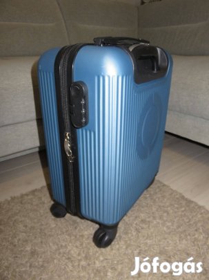 Kisméretű bőrönd!