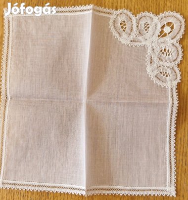 Kisméretű brüsszeli csipke terítő eladó, gyűjtőknek kiváló
