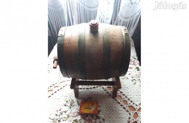 Kisméretű díszhordó