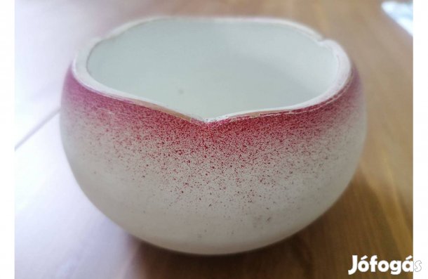 Kisméretű elegáns kaspó eladó!