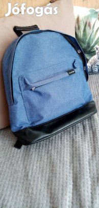 Kisméretű hátizsák eladó Debrecenben. 