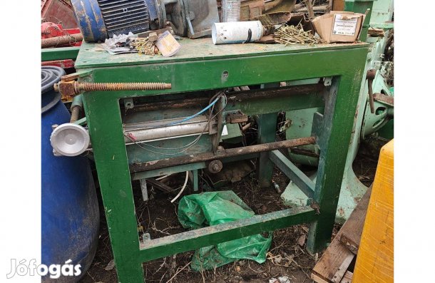 Kisméretü satuasztal vas egyengetö asztal erös masziv