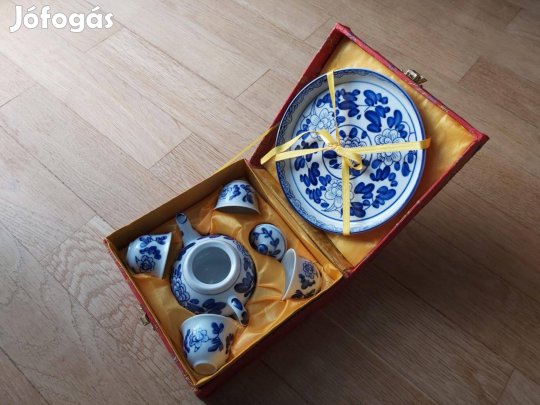 Kisméretű teáskészlet. Kínai porcelán,selyemdobozban